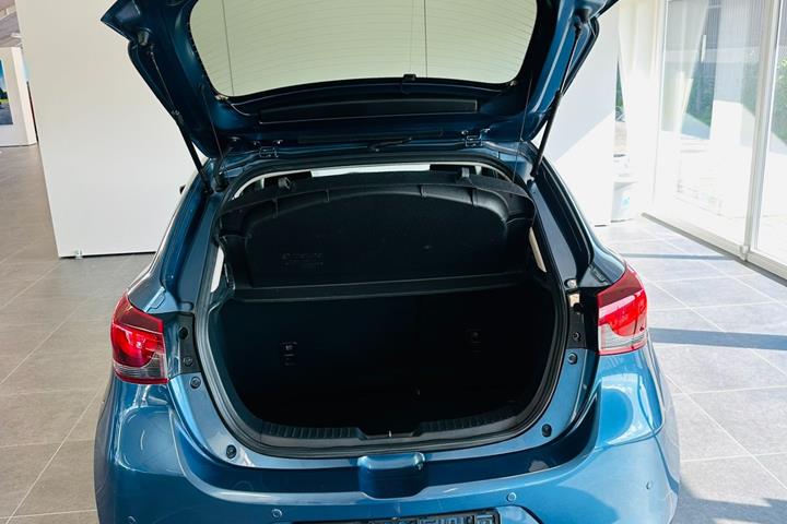 Blå Mazda 2 fra 2021
