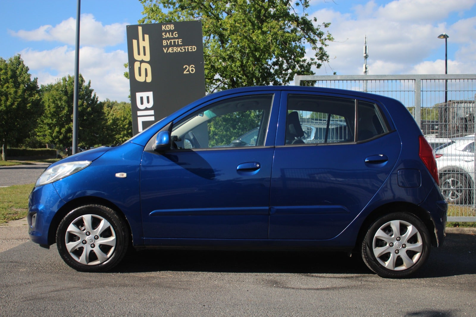 Blå Hyundai i10 fra 2012