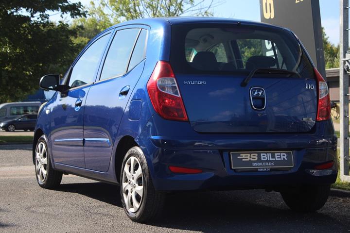 Blå Hyundai i10 fra 2012