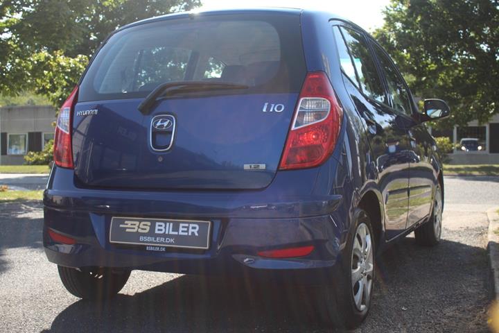 Blå Hyundai i10 fra 2012