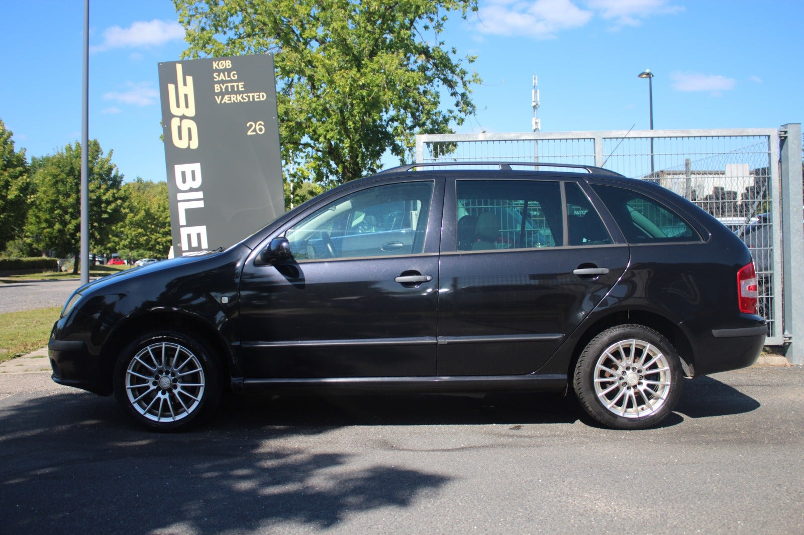 Sort Skoda Fabia fra 2006