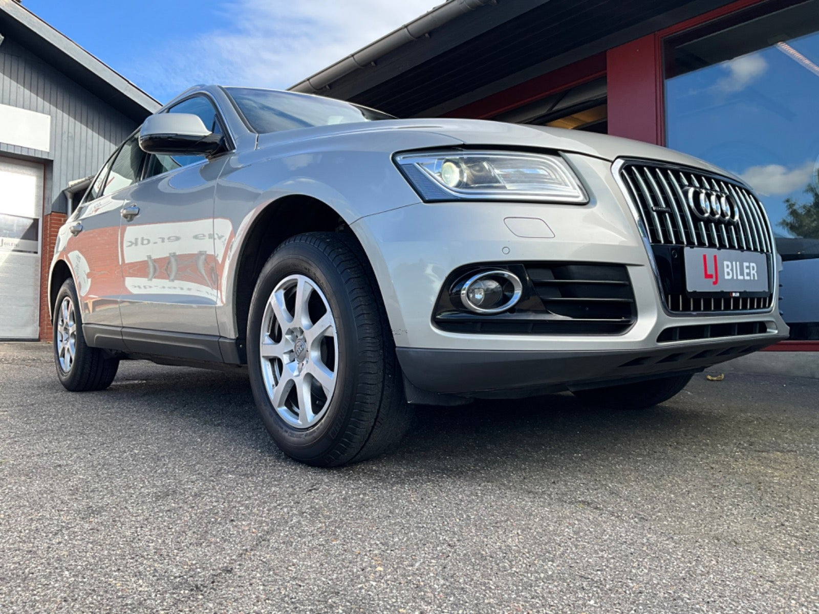 Orange Audi Q5 fra 2016