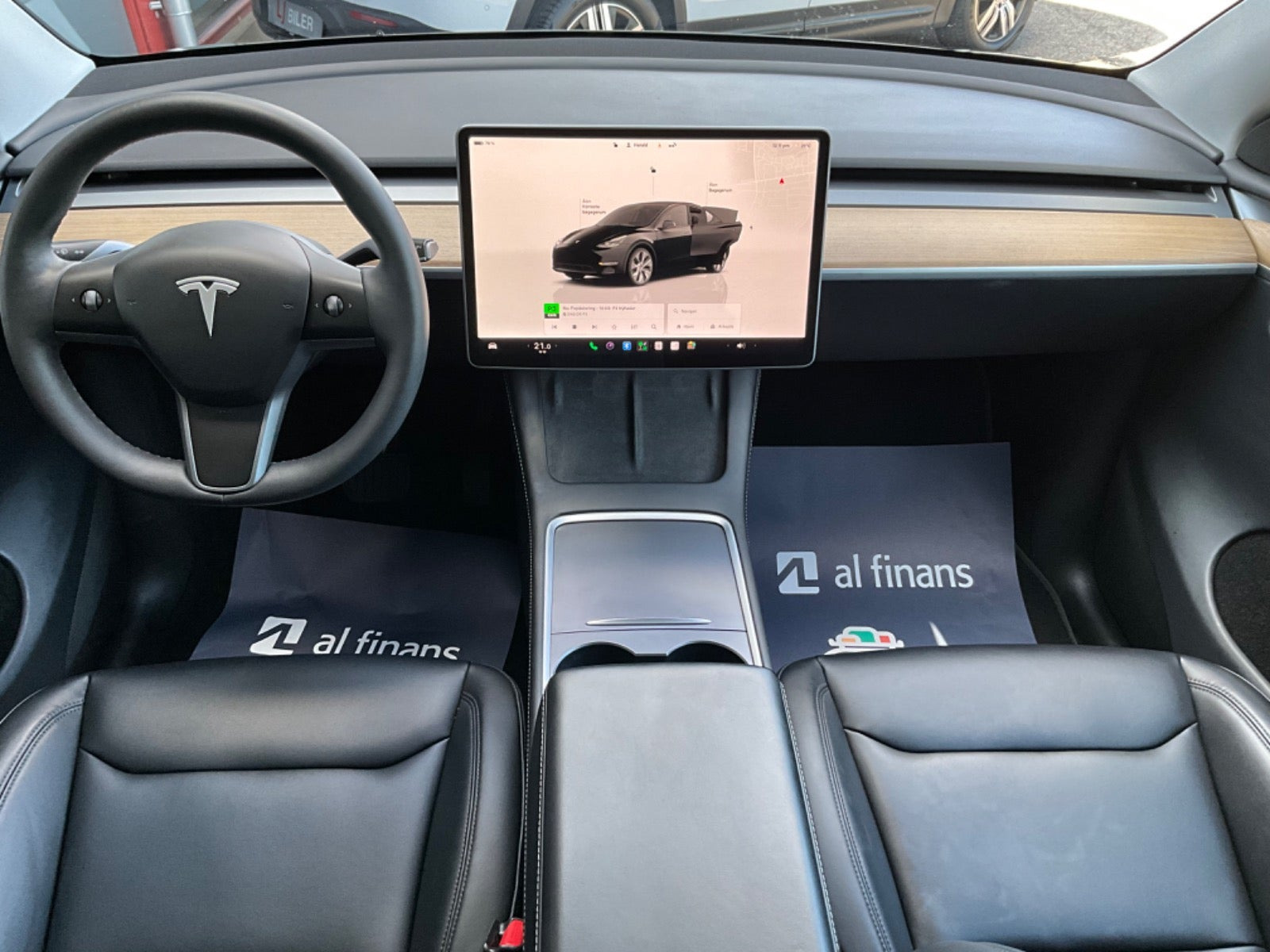 Sort Tesla Model Y fra 2023
