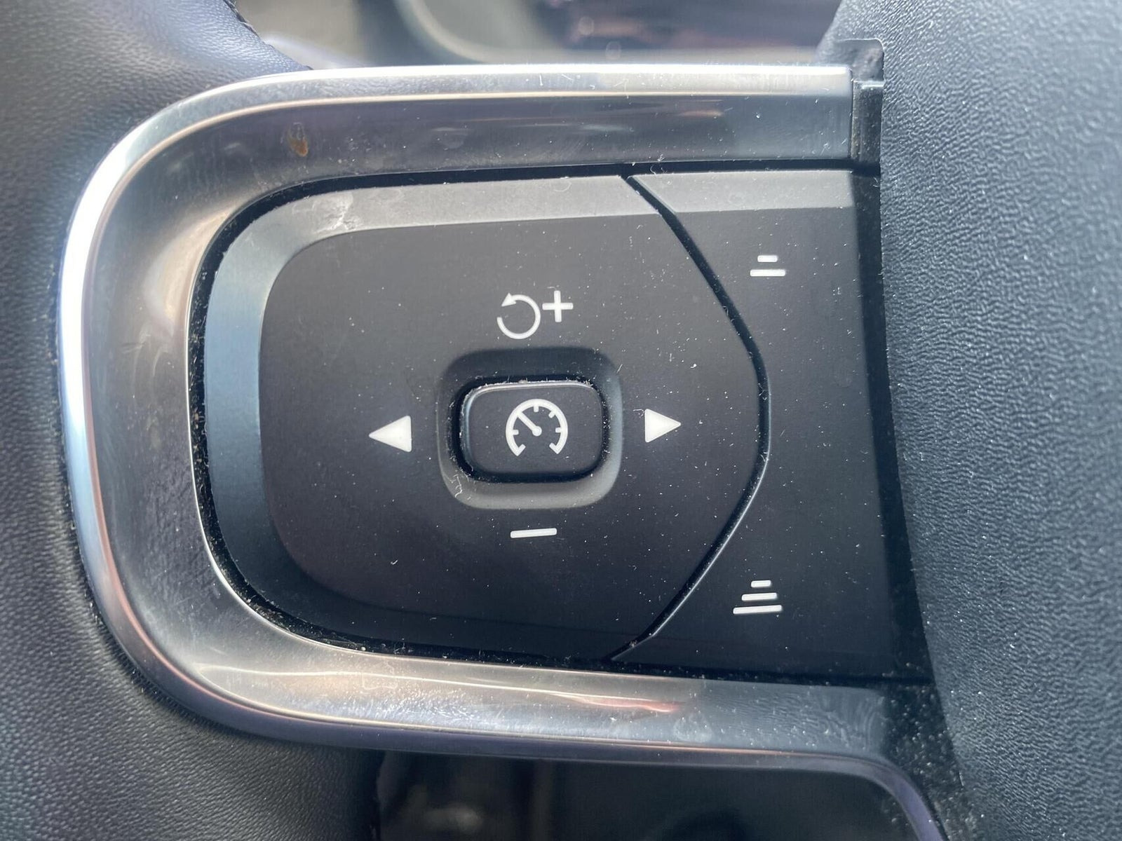 Sort Volvo C40 fra 2024