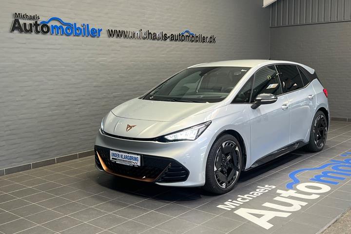 Sølv Cupra Born fra 2026 set udefra