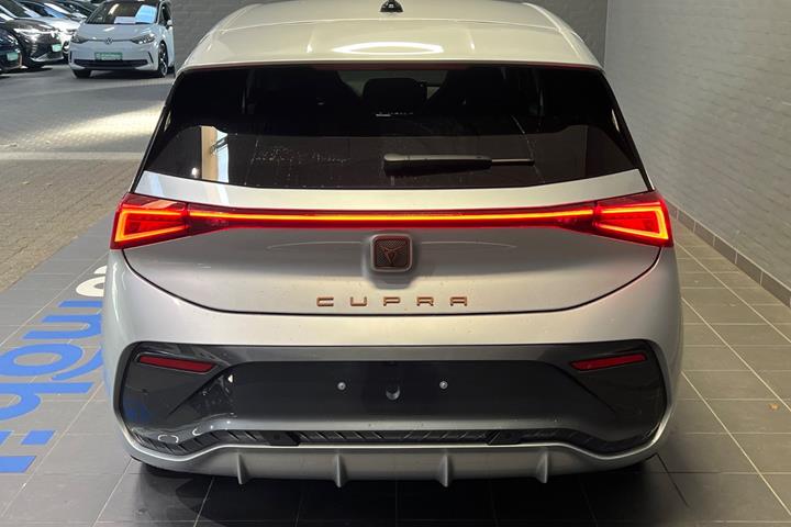 Sølv Cupra Born fra 2026