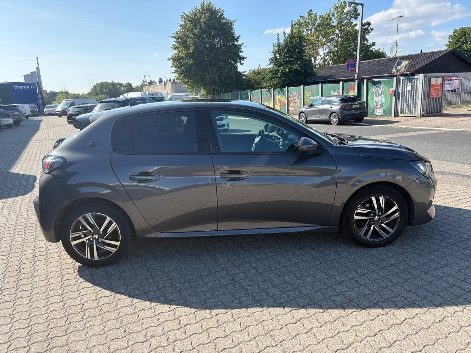 Rød Peugeot 208 fra 2020