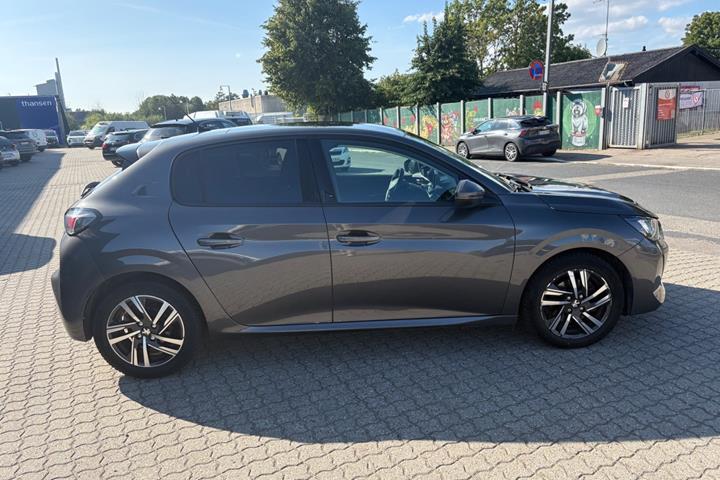 Rød Peugeot 208 fra 2020