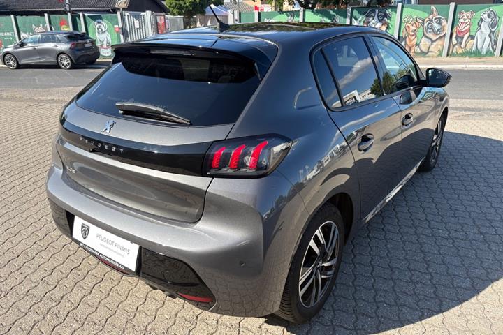 Rød Peugeot 208 fra 2020