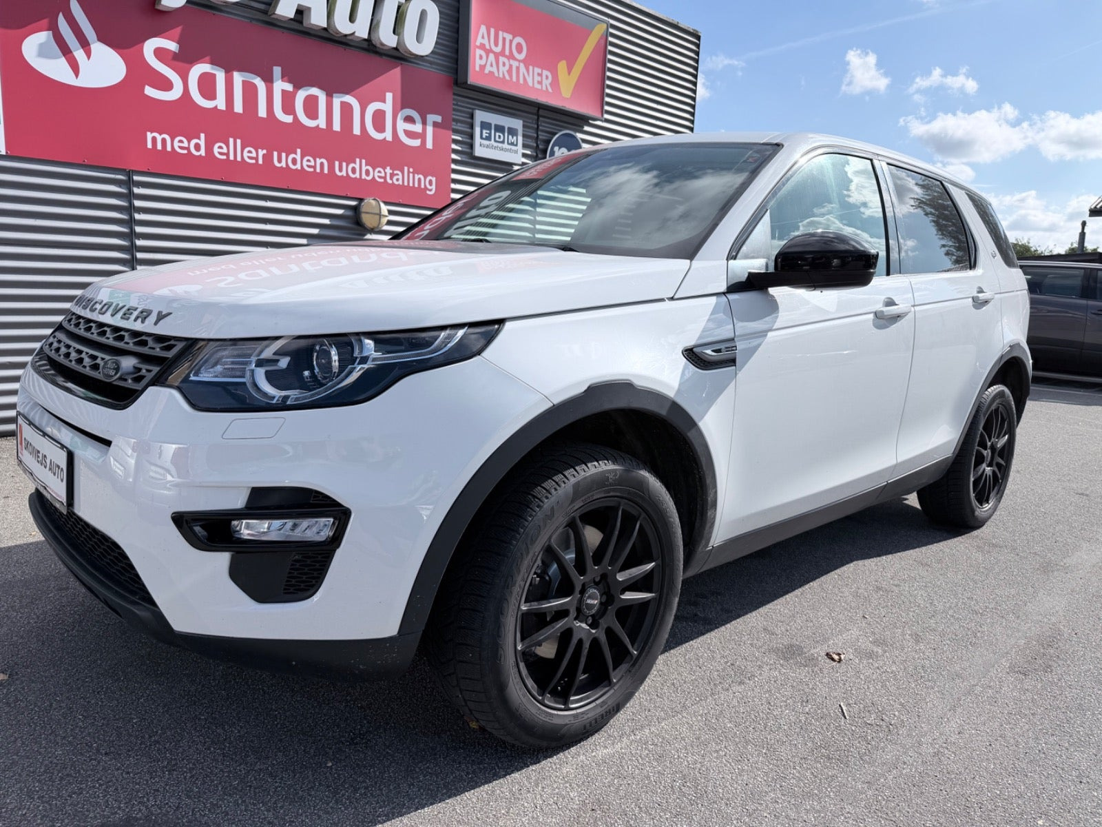 Hvid Land Rover Discovery Sport fra 2016