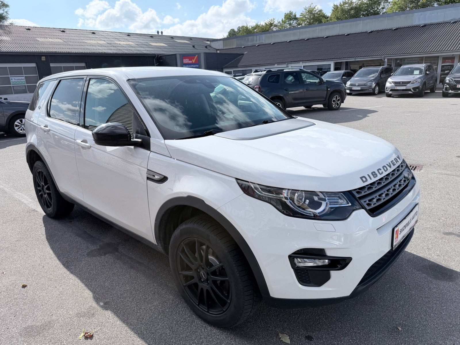 Hvid Land Rover Discovery Sport fra 2016