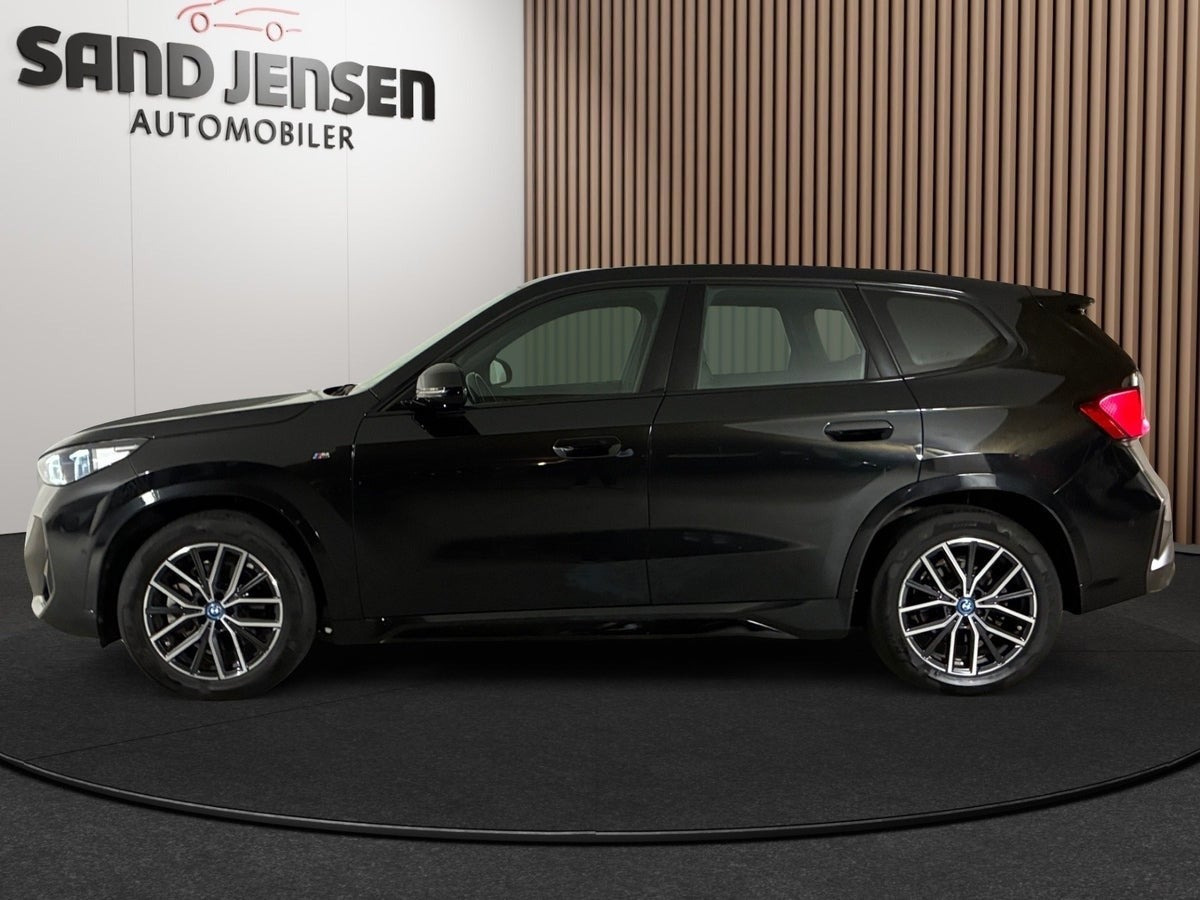 Sort BMW iX1 fra 2023