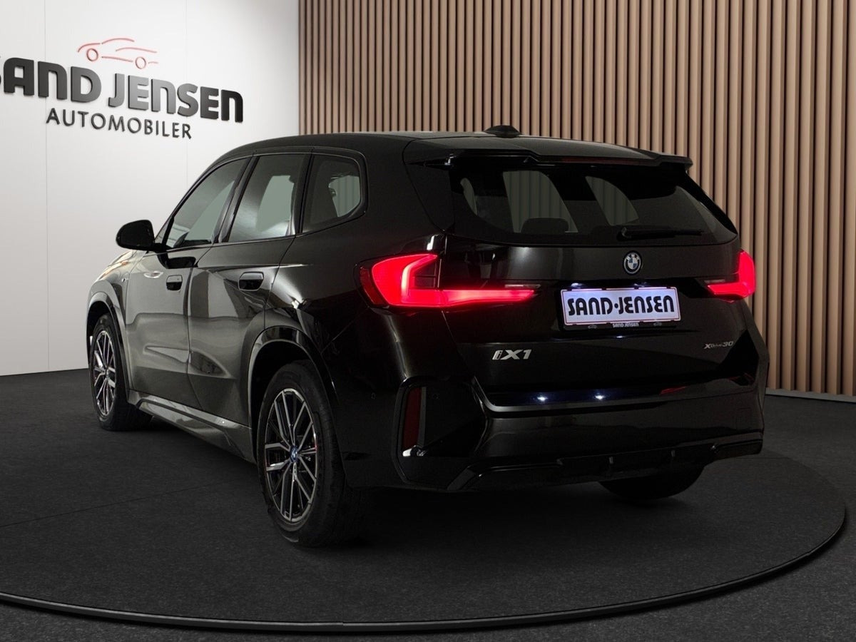Sort BMW iX1 fra 2023