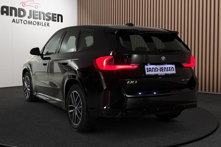 Sort BMW iX1 fra 2023