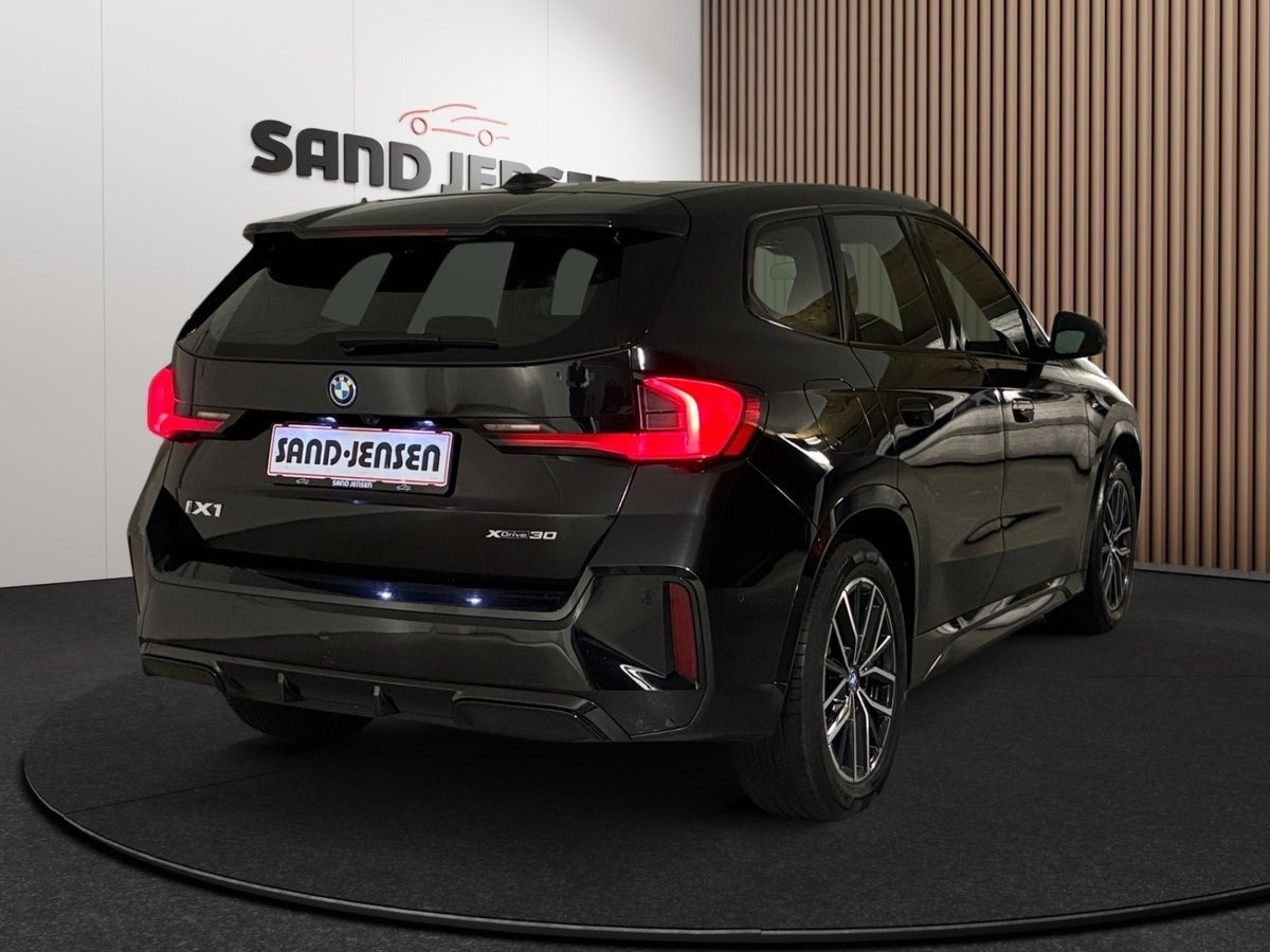 Sort BMW iX1 fra 2023