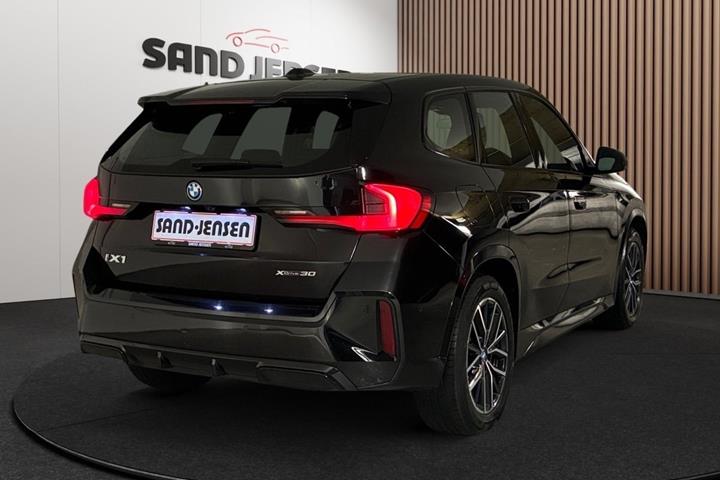 Sort BMW iX1 fra 2023