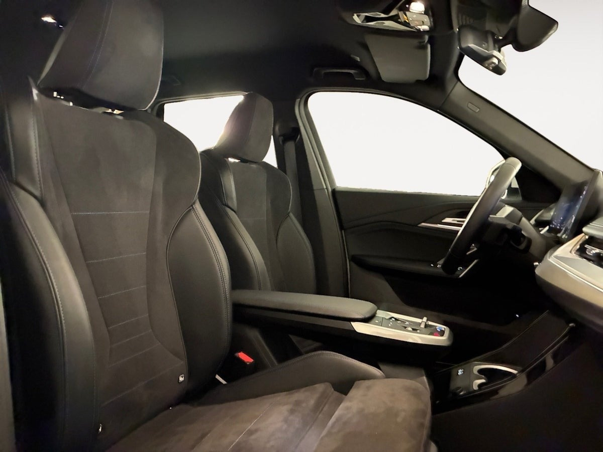 Hvid BMW iX1 fra 2025