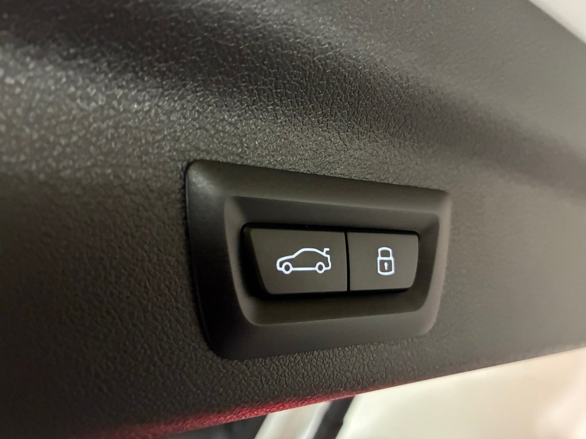 Hvid BMW iX1 fra 2025
