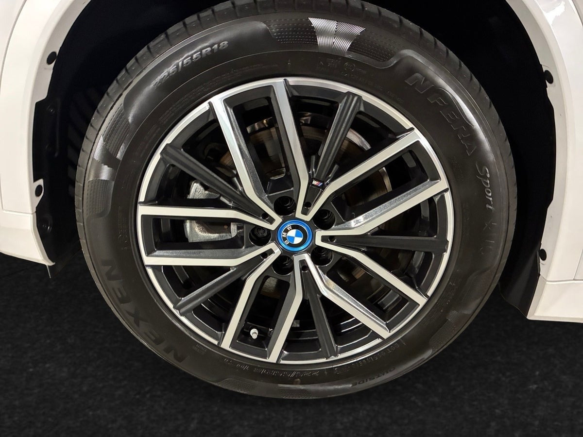 Hvid BMW iX1 fra 2025