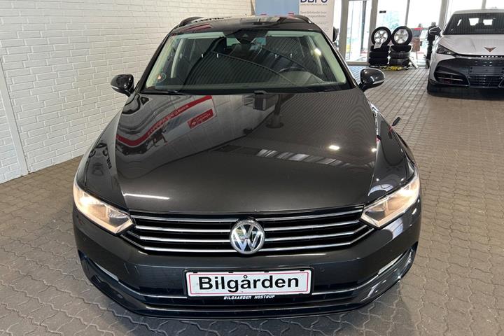 Sort VW Passat fra 2019