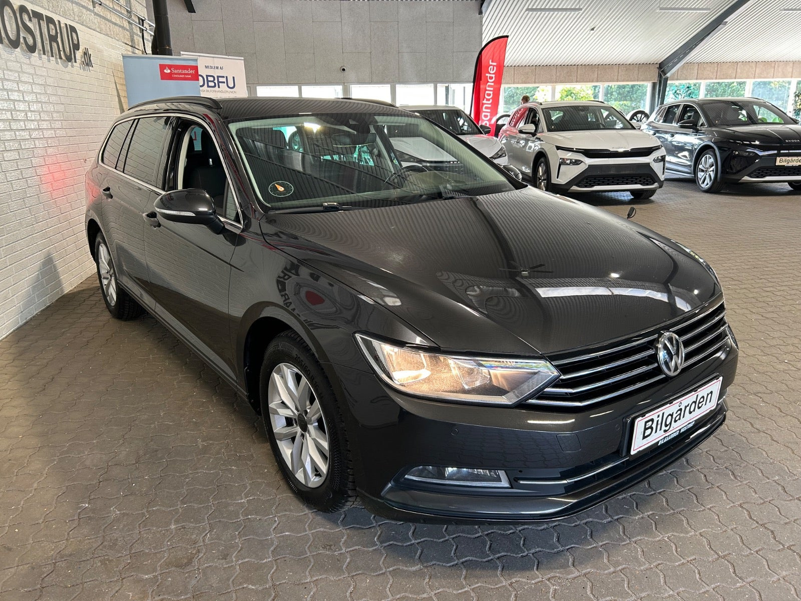 Sort VW Passat fra 2019