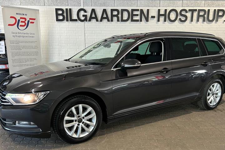 Sort VW Passat fra 2019
