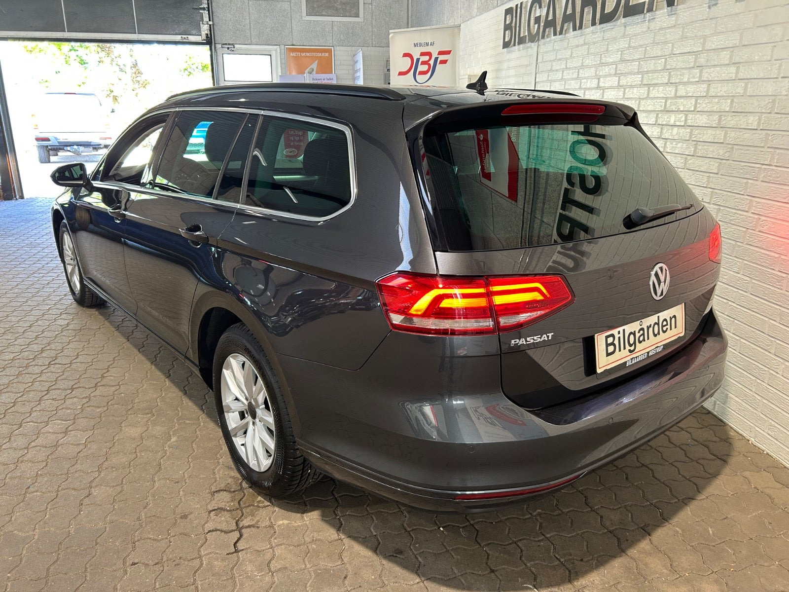 Sort VW Passat fra 2019