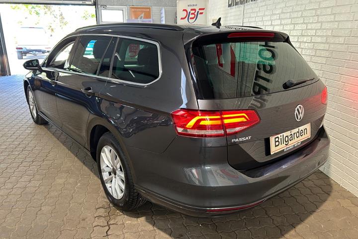 Sort VW Passat fra 2019