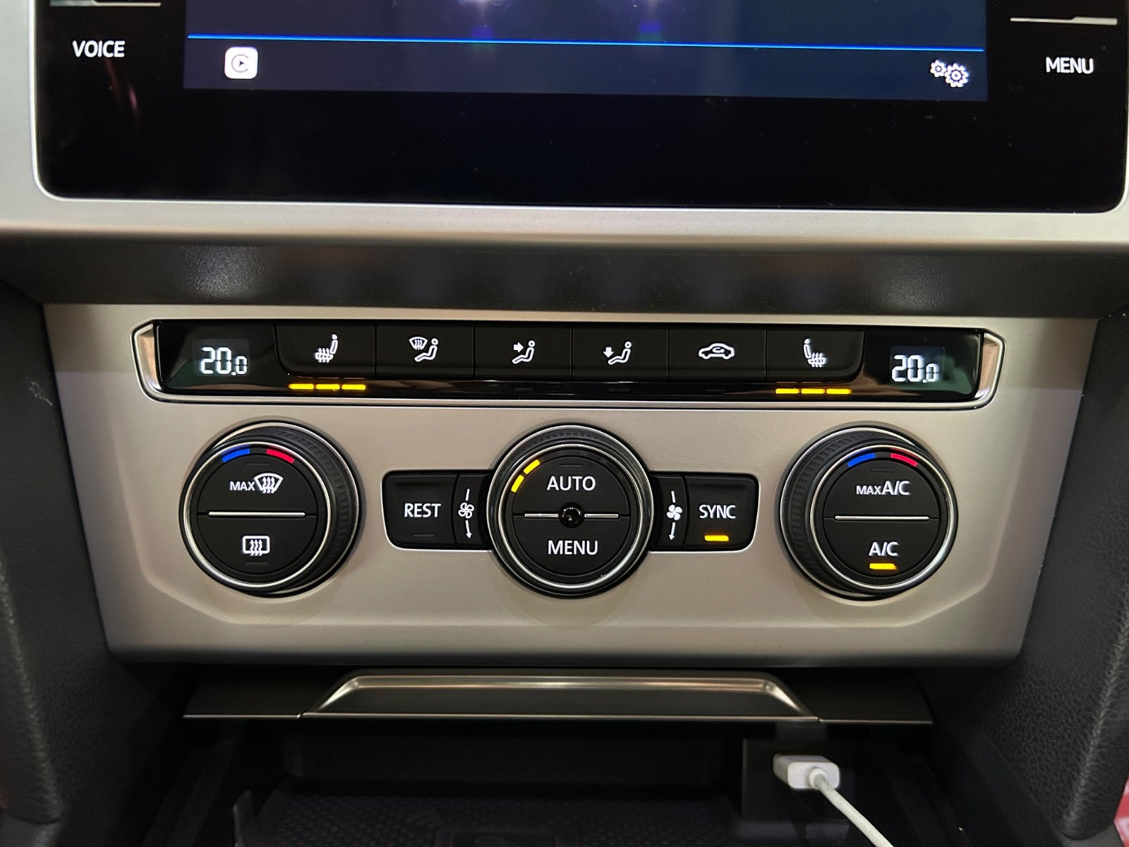 Sort VW Passat fra 2019