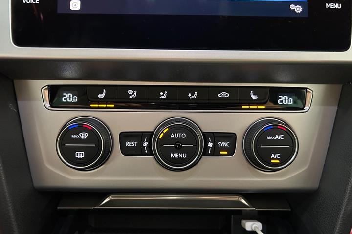 Sort VW Passat fra 2019
