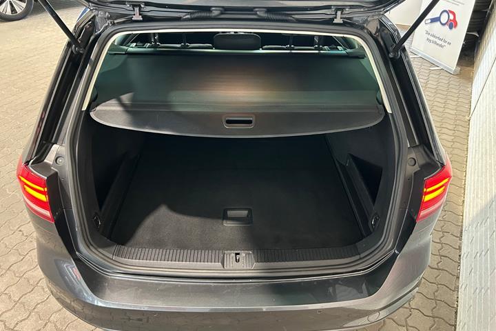 Sort VW Passat fra 2019