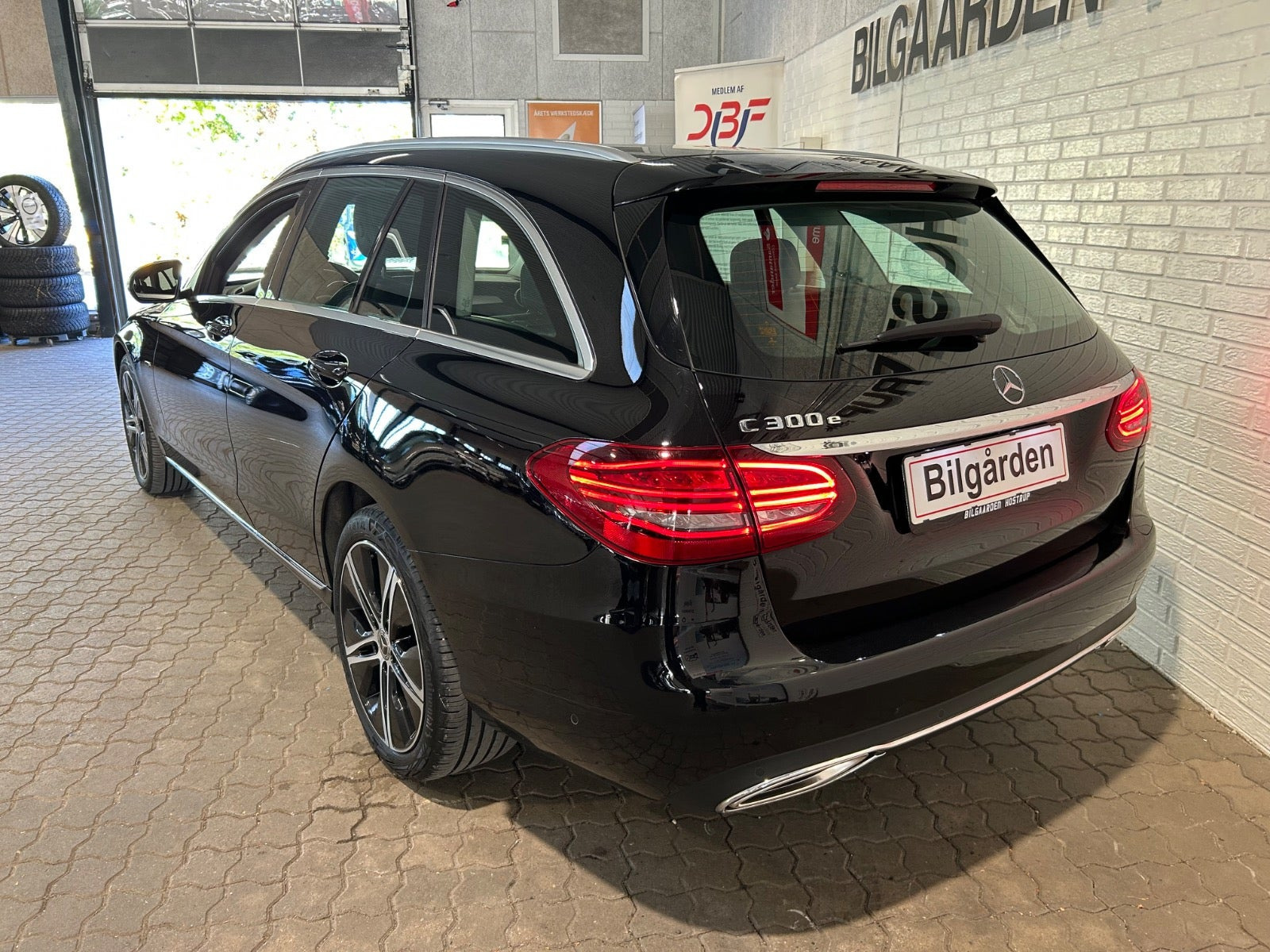 Sort Mercedes C300 e fra 2020