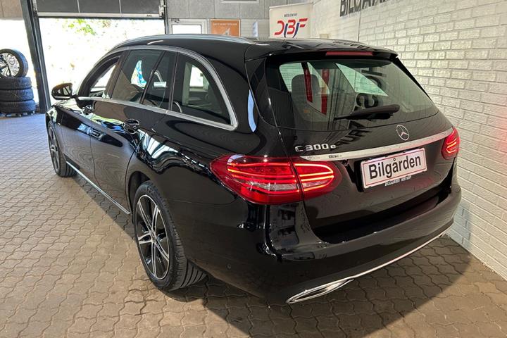 Sort Mercedes C300 e fra 2020