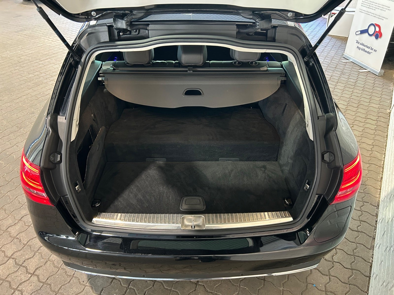 Sort Mercedes C300 e fra 2020