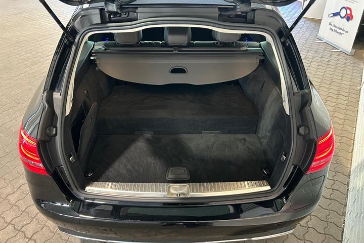 Sort Mercedes C300 e fra 2020