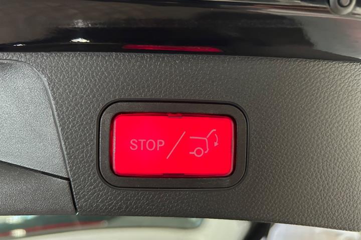 Sort Mercedes C300 e fra 2020
