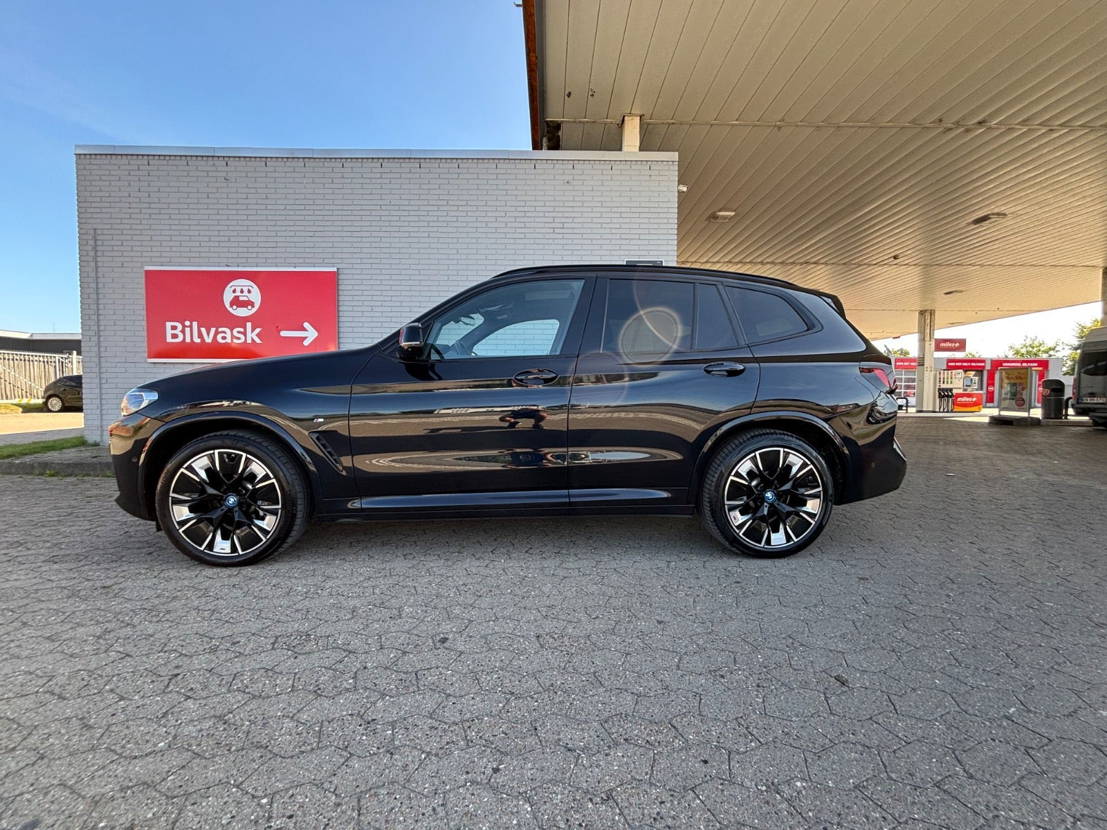 Sort BMW iX3 fra 2023