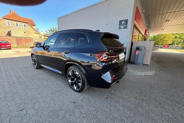 Sort BMW iX3 fra 2023