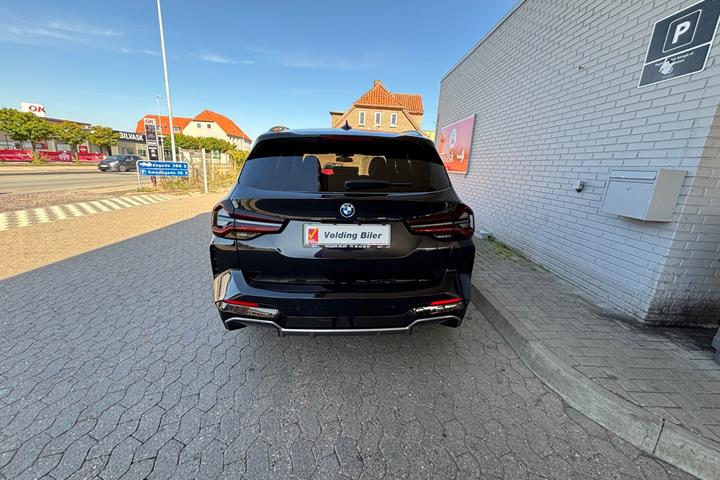 Sort BMW iX3 fra 2023