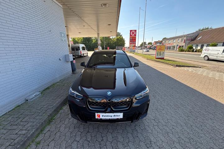 Sort BMW iX3 fra 2023