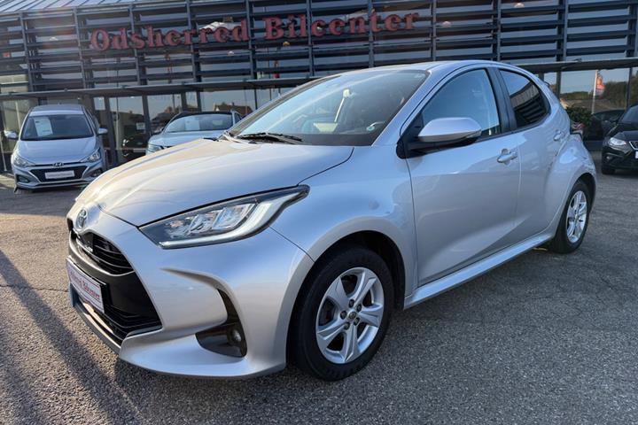 Sølv Toyota Yaris fra 2021