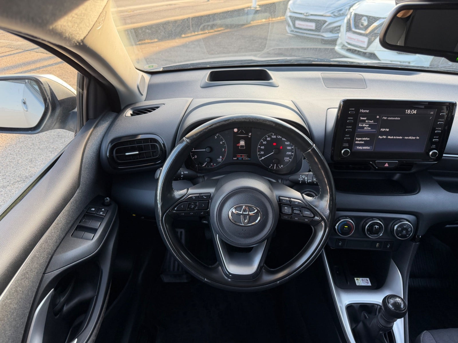 Sølv Toyota Yaris fra 2021