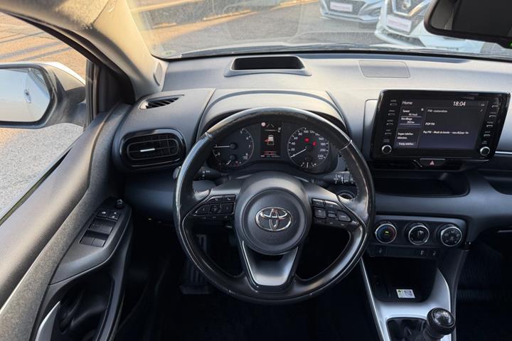 Sølv Toyota Yaris fra 2021
