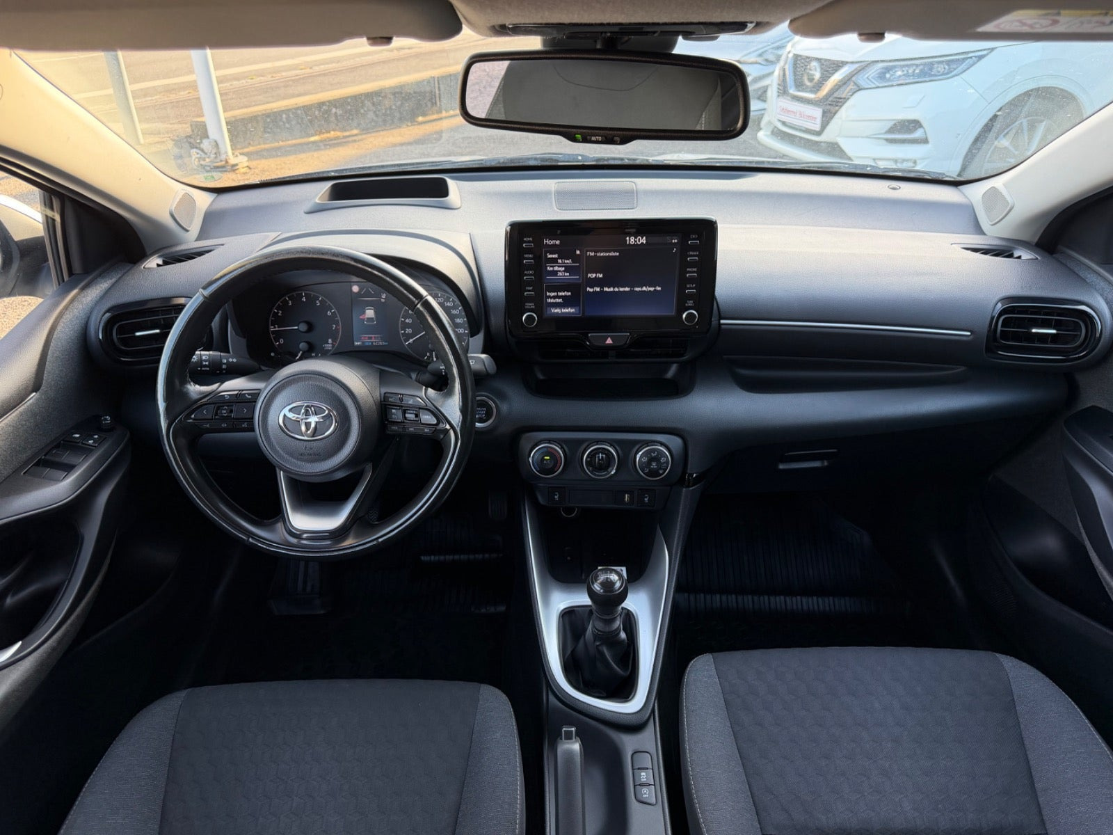Sølv Toyota Yaris fra 2021