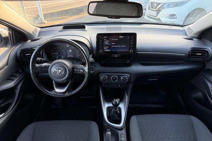 Sølv Toyota Yaris fra 2021