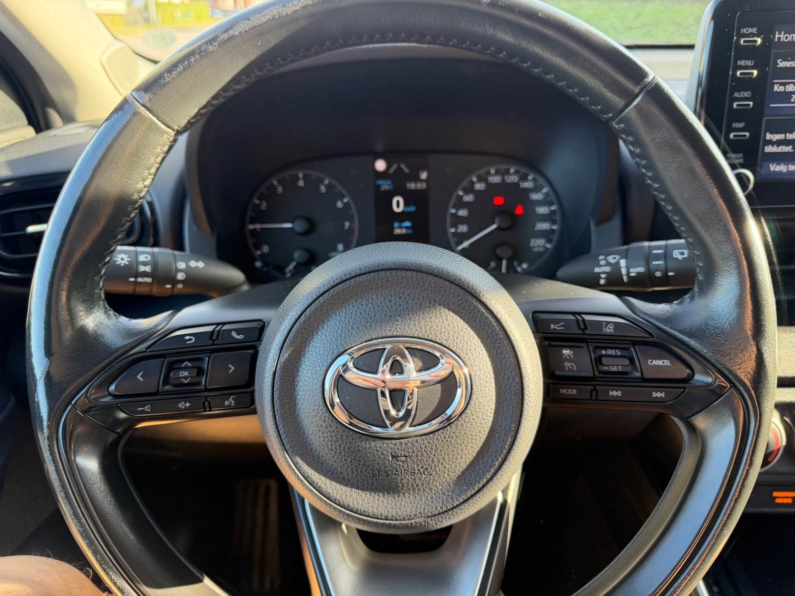 Sølv Toyota Yaris fra 2021