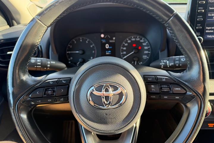 Sølv Toyota Yaris fra 2021
