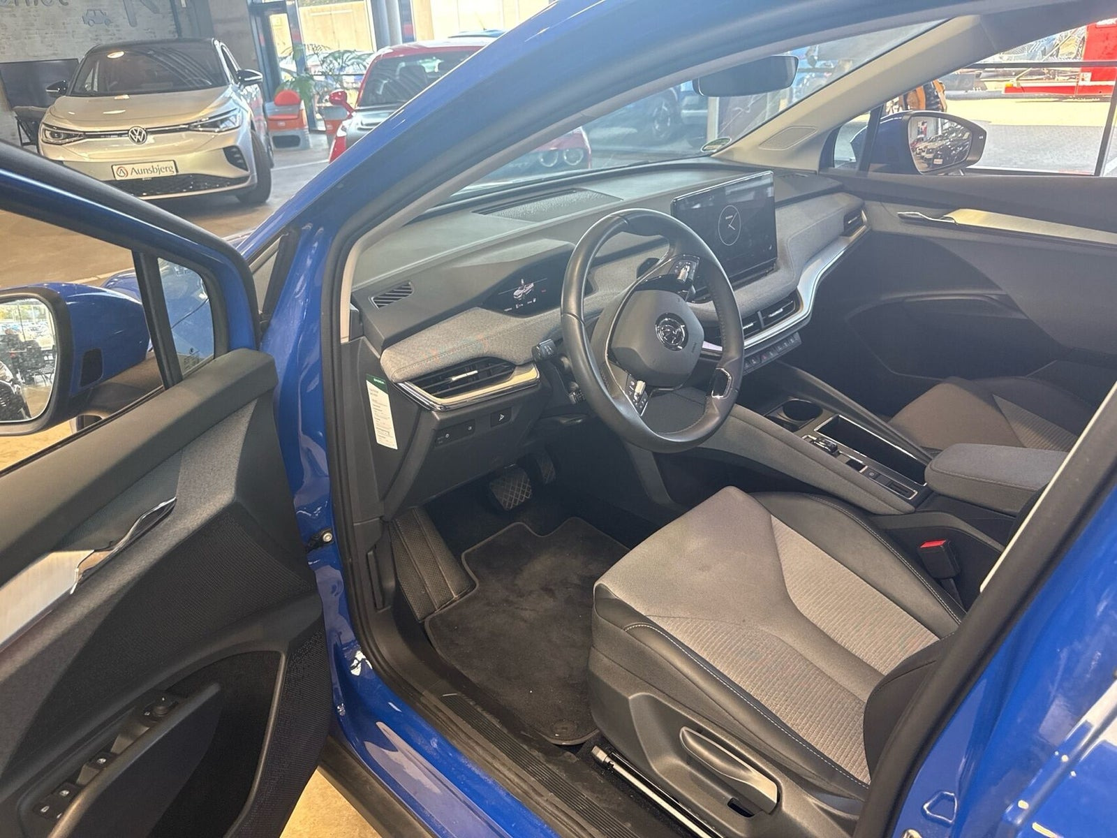 Blå Skoda Enyaq fra 2024