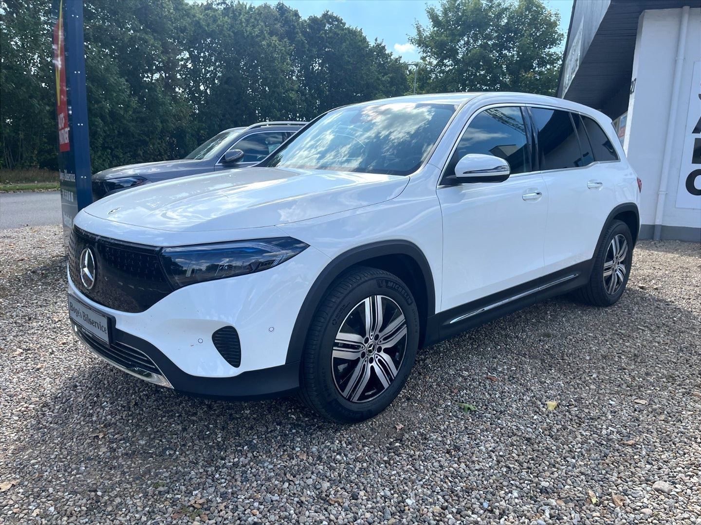Hvid Mercedes EQB 250+ fra 2025