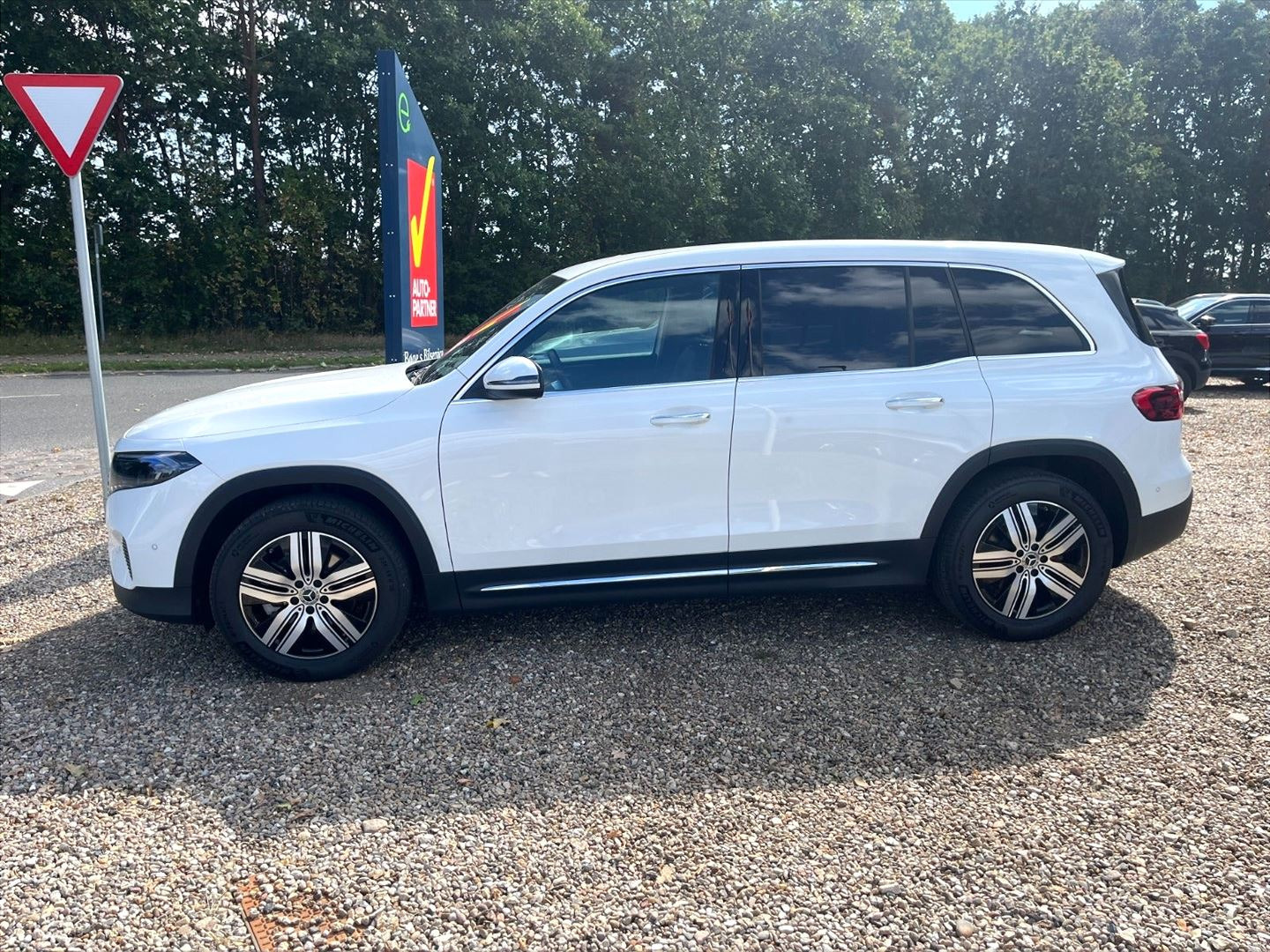 Hvid Mercedes EQB 250+ fra 2025